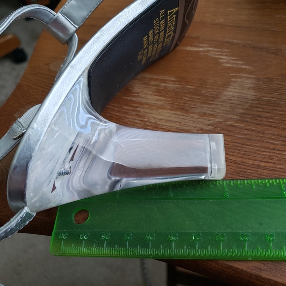 Shoes - Picture 4 of 5